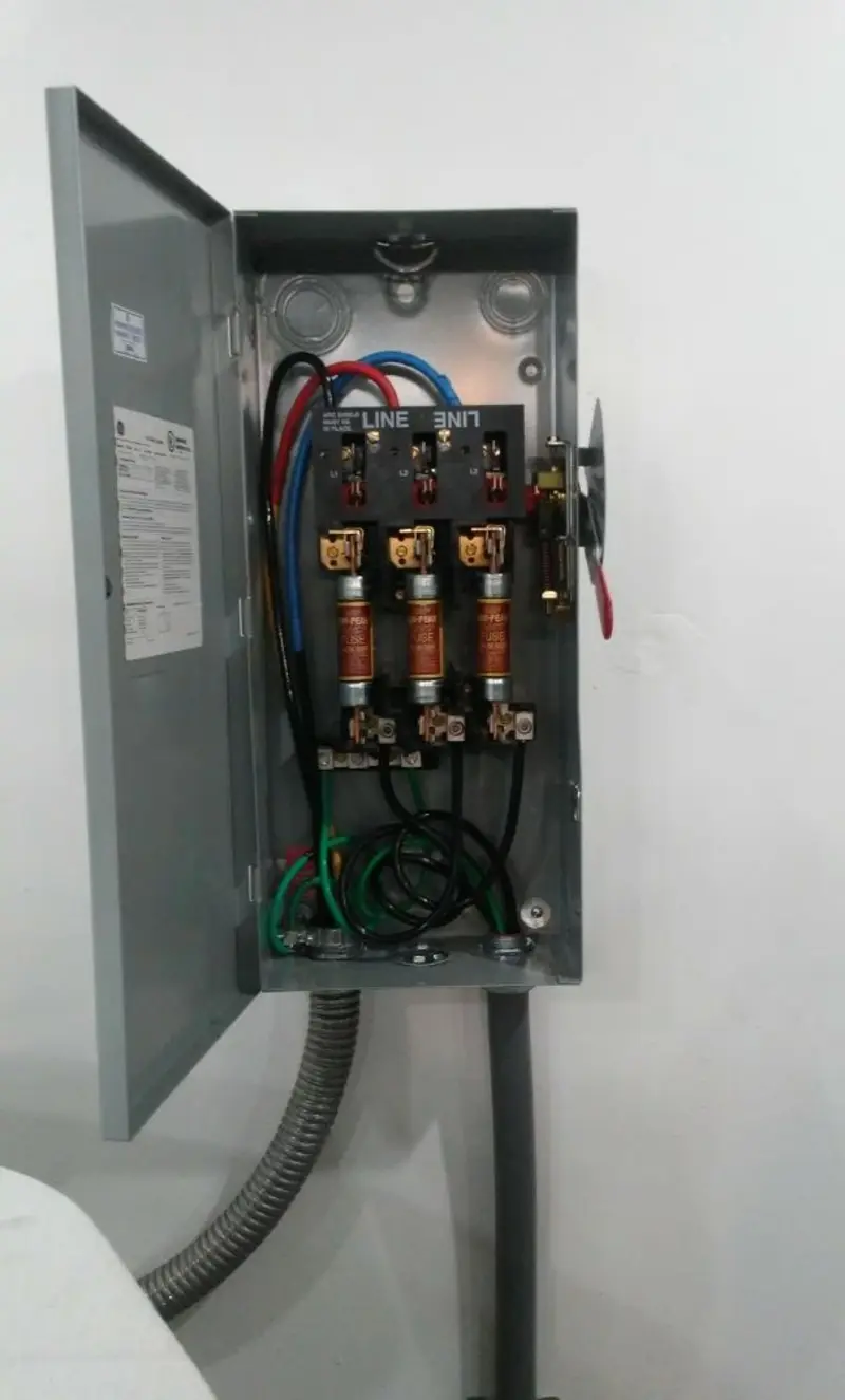 Three-phase disconnect switch installed for Smoke Detector Installation in Ocoee